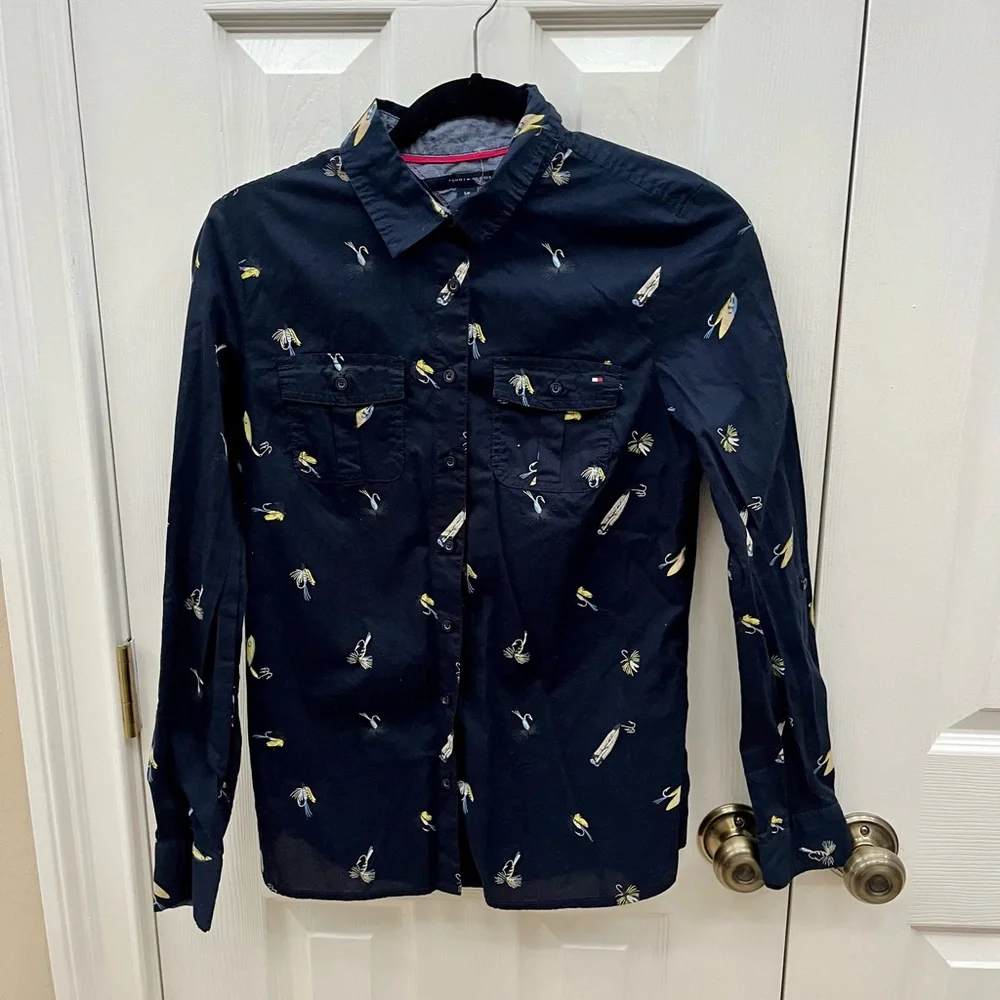 Women’s fitted Tommy Hilfiger long sleeve button up fly fishing pattern - Picture 1 of 5
